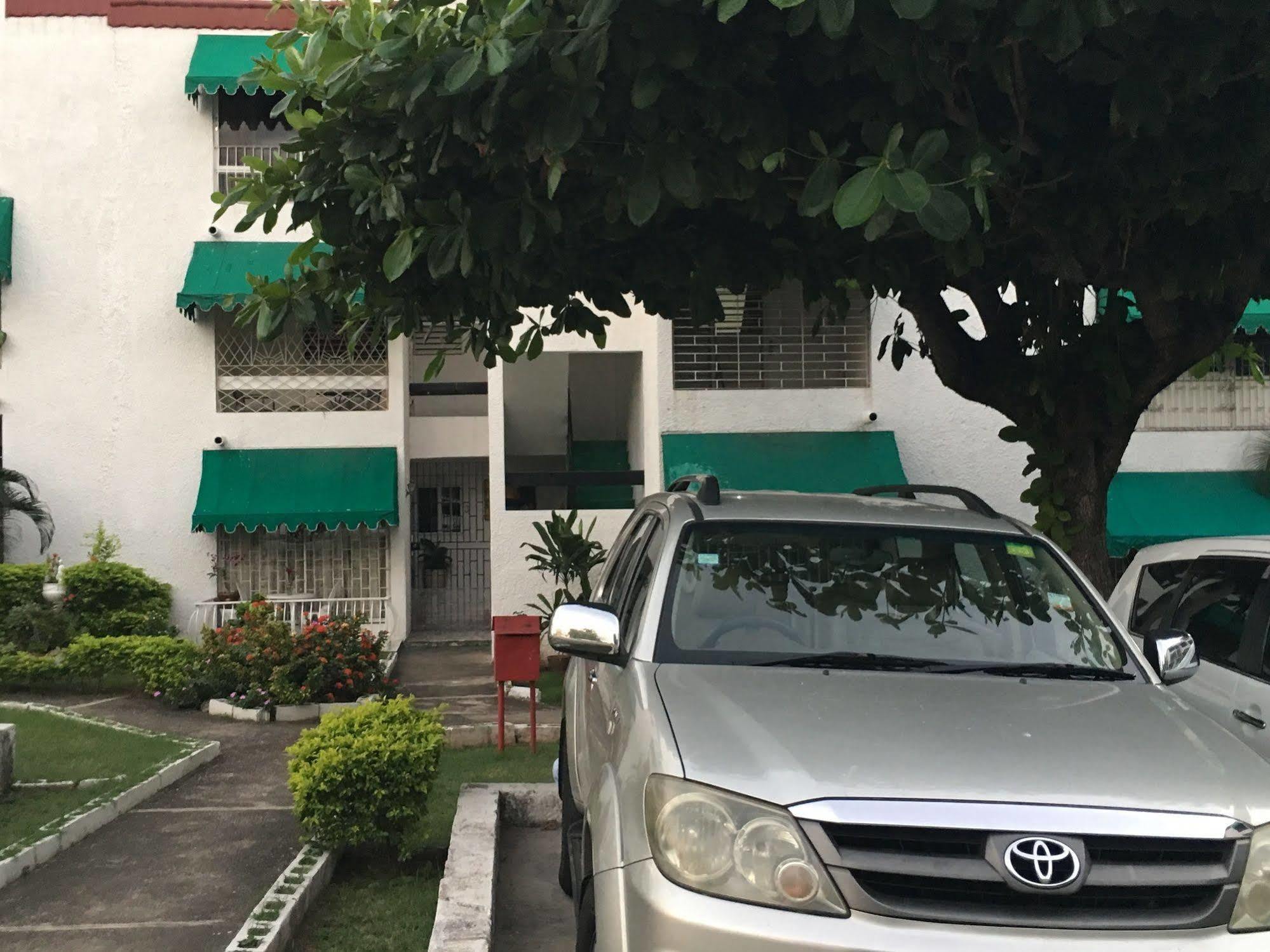 Abacus Jamaica The Zana Suites Кингстон Экстерьер фото